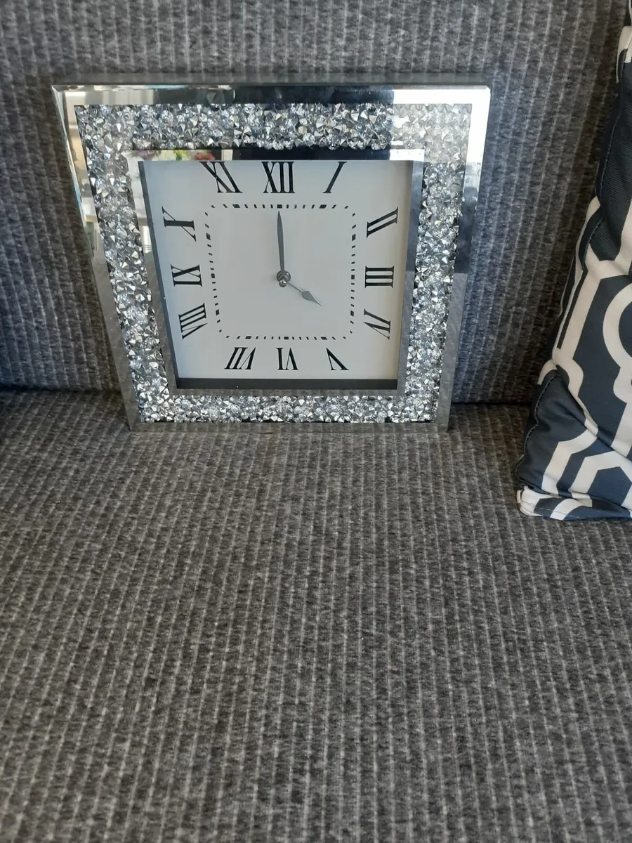 CLOCK  0899825042