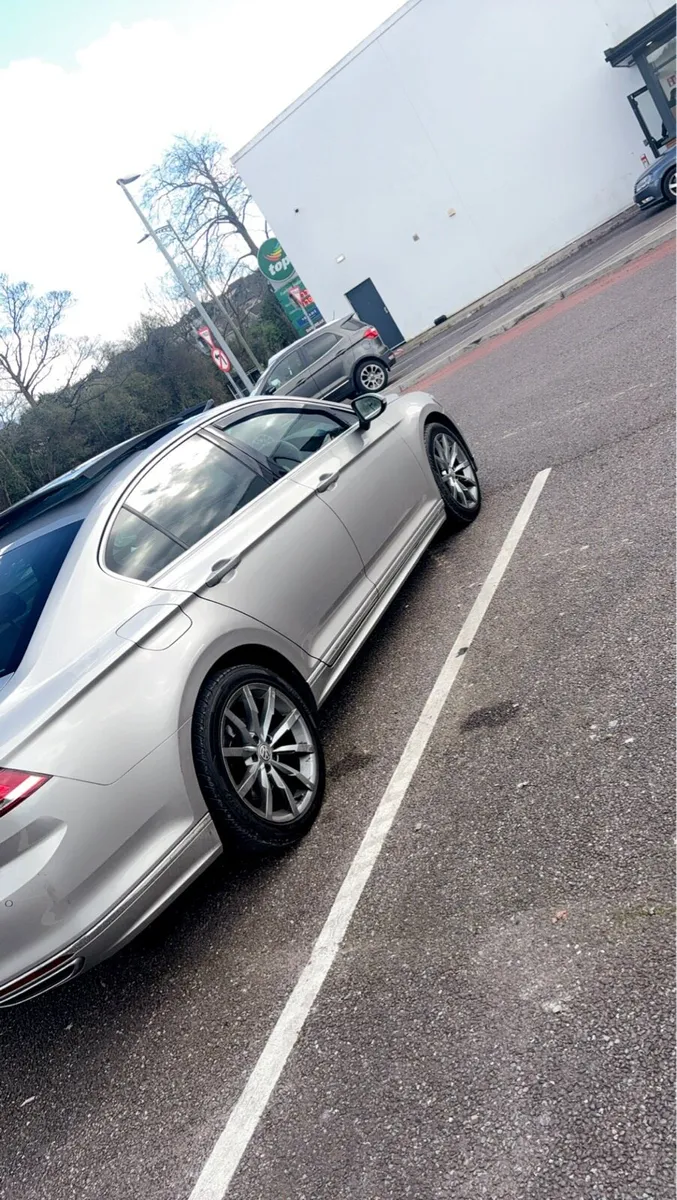 2017 rline Passat - Image 3