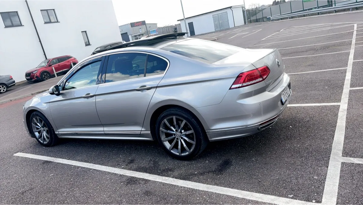2017 rline Passat - Image 4