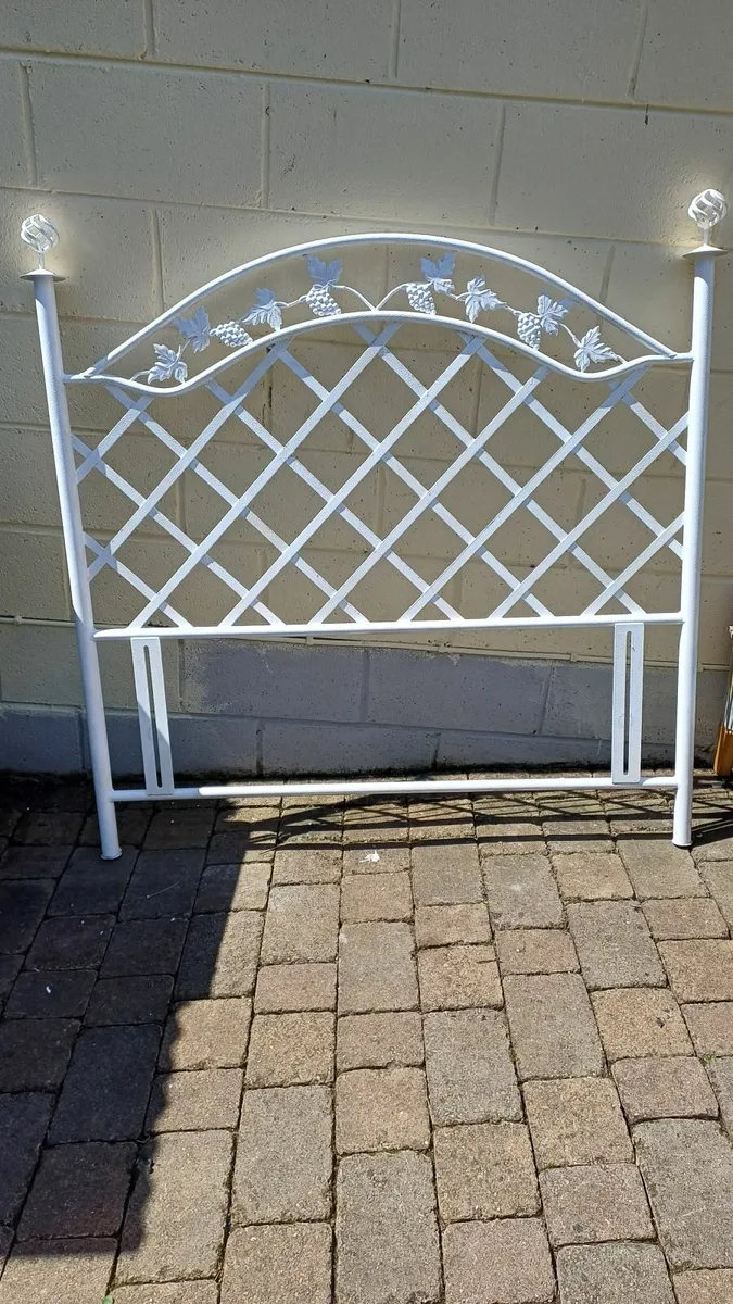 Bed headboard