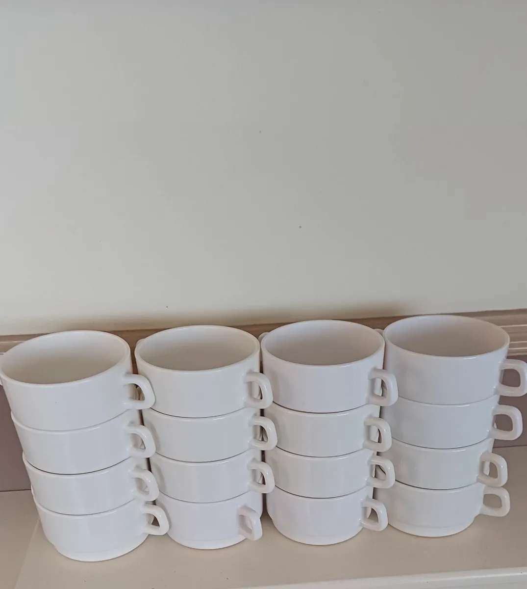 Crockery, plates bowls,jugs - Image 4