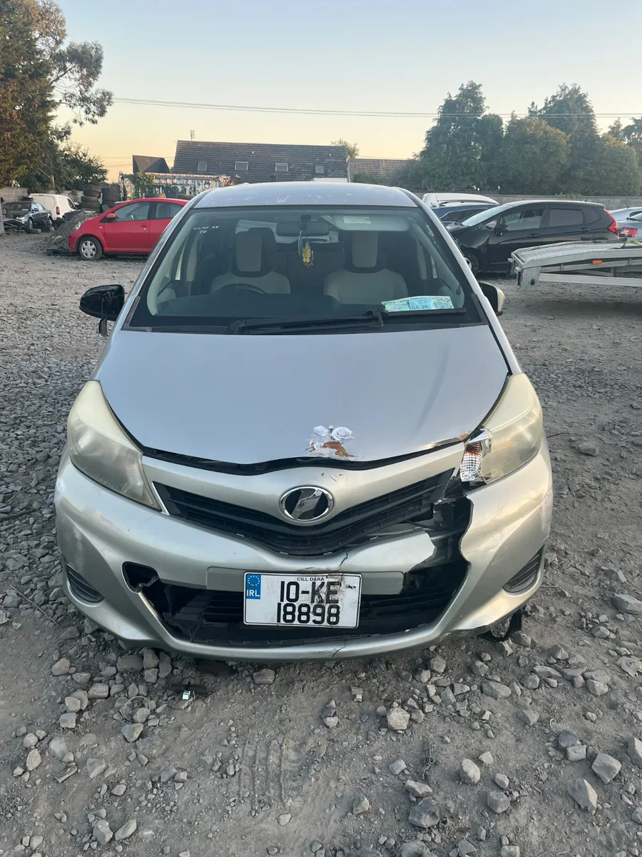 10 Toyota vits auto - Image 1