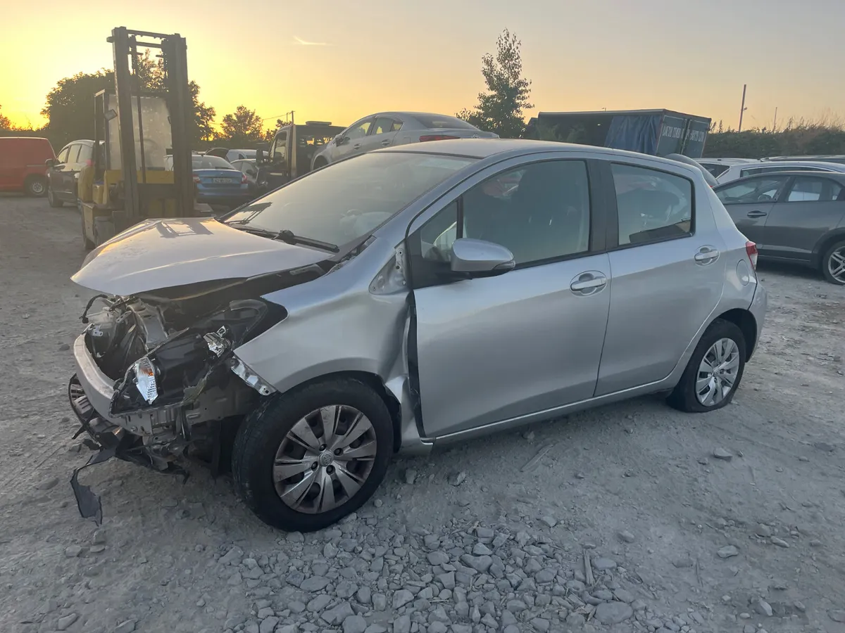 14 Yaris 1.0 petrol - Image 2
