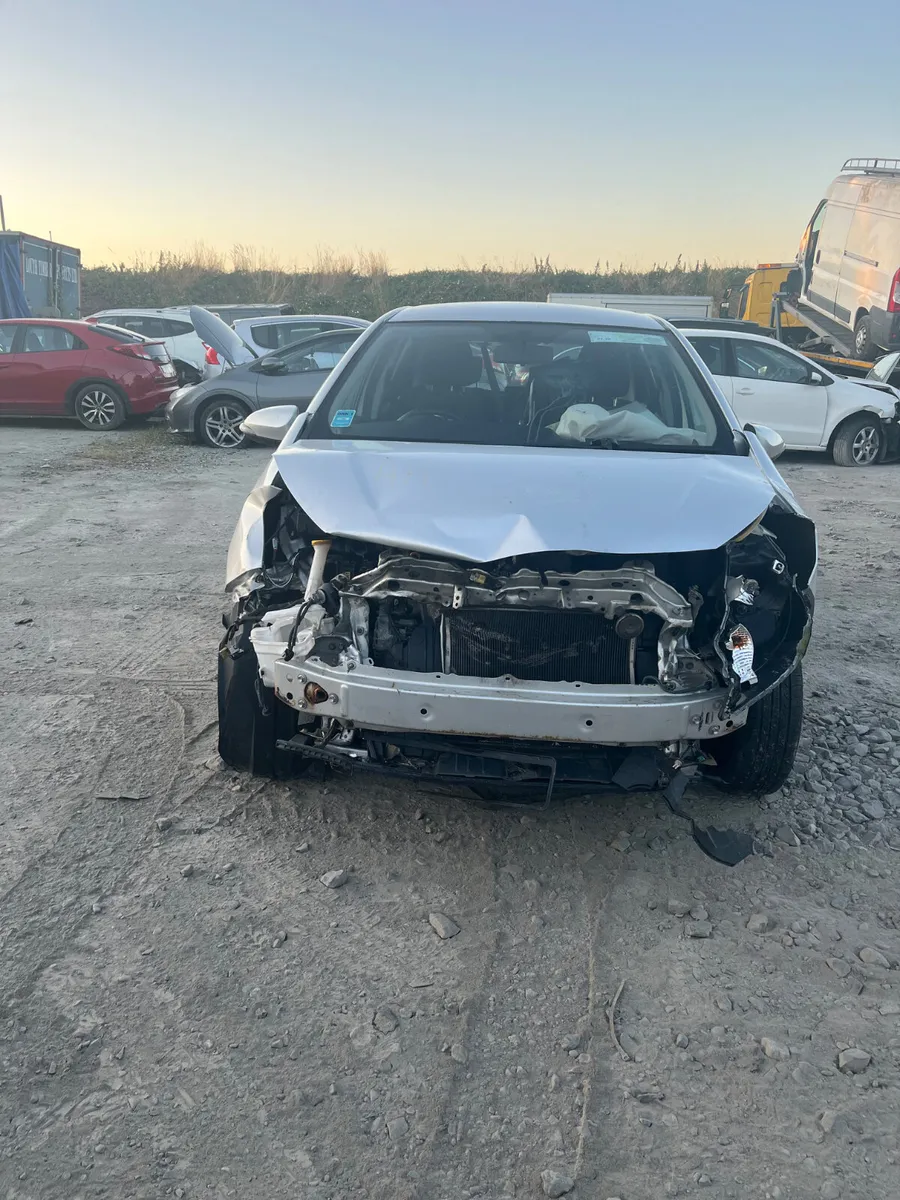 14 Yaris 1.0 petrol - Image 1