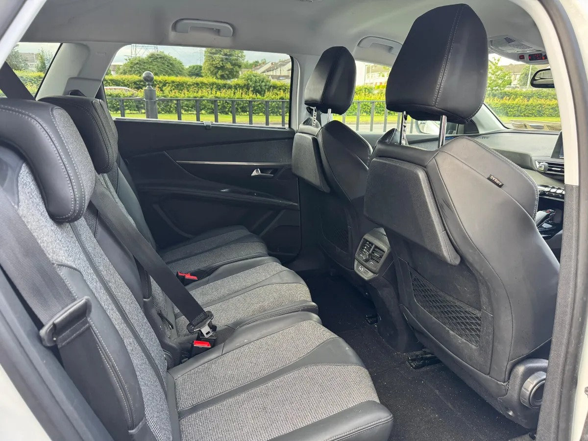 Peugeot 5008 1.2 ALLURE AUTOMATIC 7 SEATER - Image 3