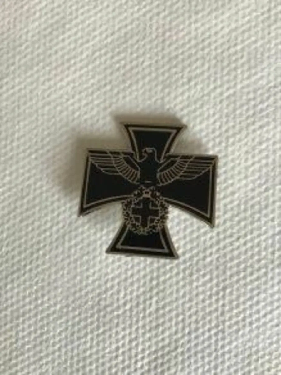 WW2 German Army uniform pin/badge