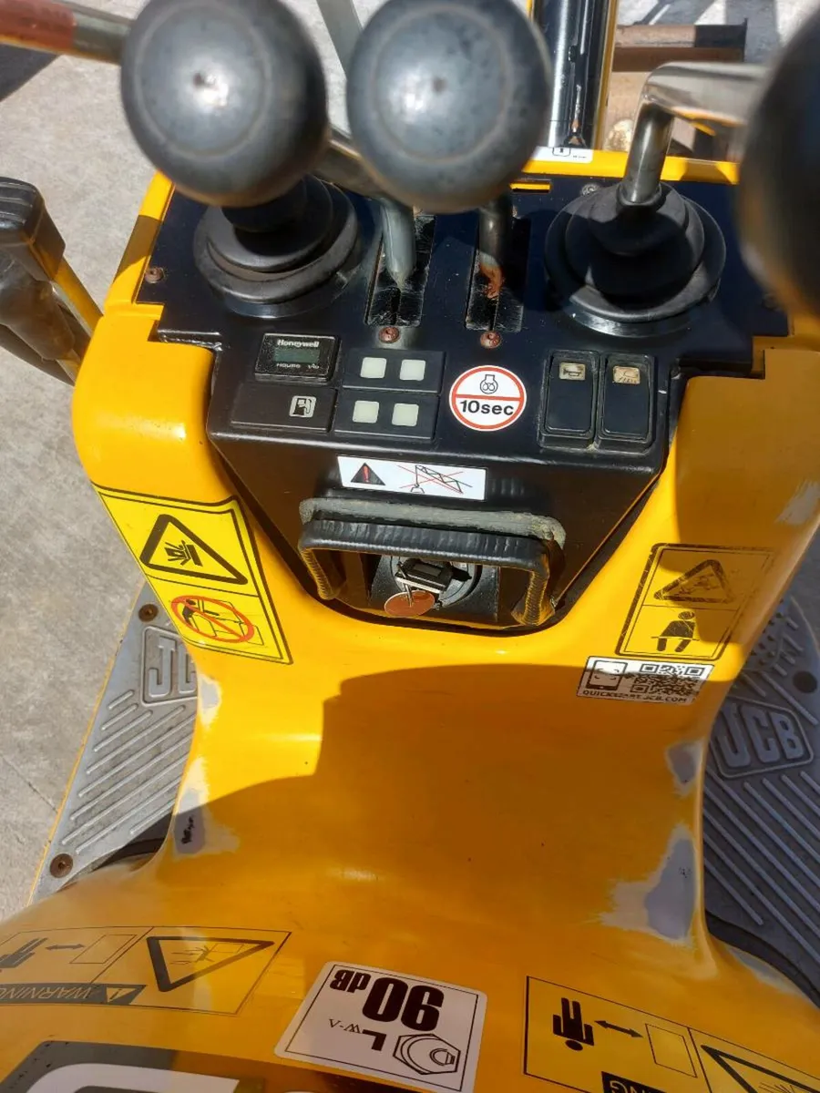 JCB 8008CTS Mini Digger - Image 4