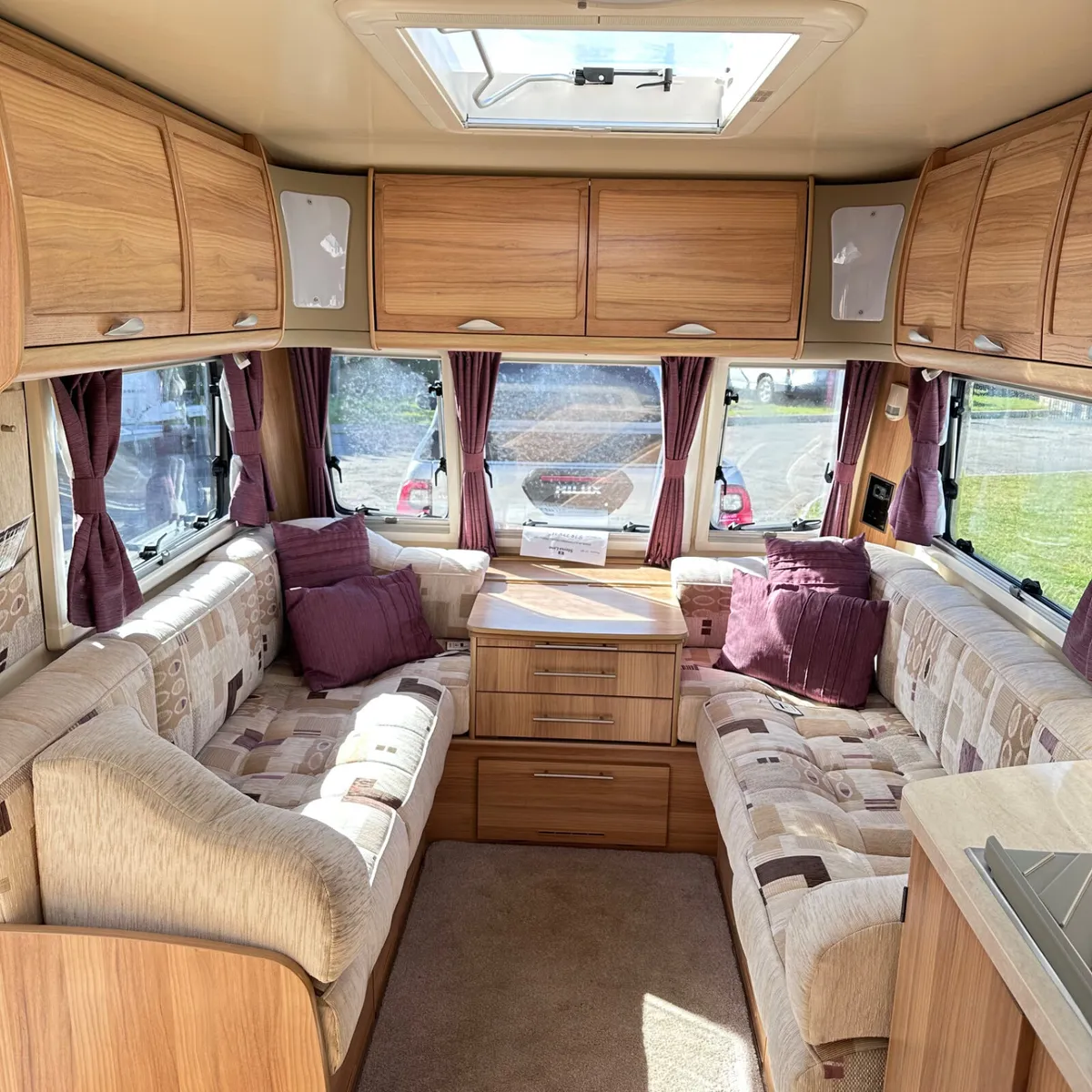 ✨STUNNING BAILEY UNICORN 4 BERTH FIXED BED✨ - Image 4