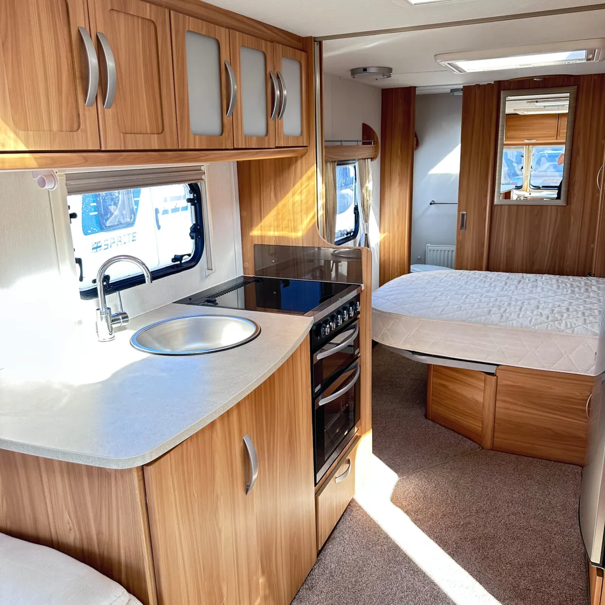 ✨LUNAR DELTA 4 BERTH ISLAND BED ✨ - Image 4