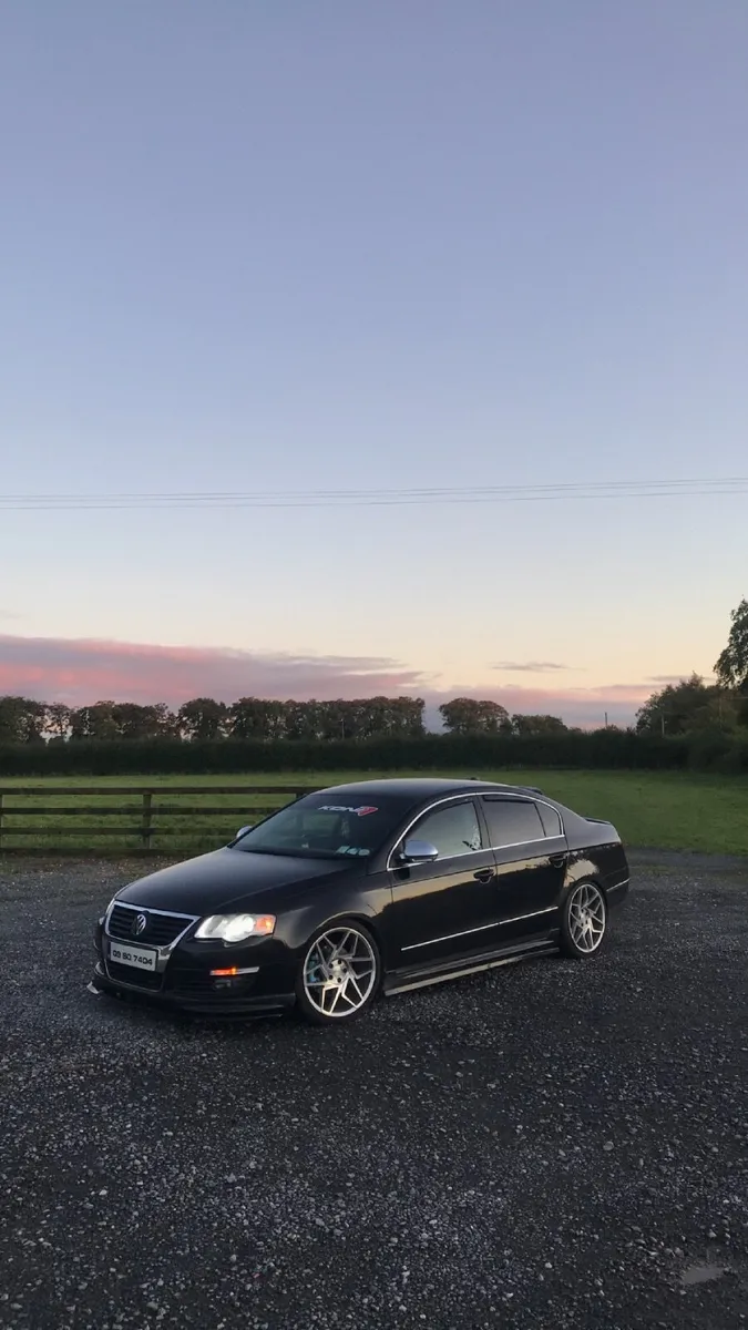 Volkswagen Passat 2009 - Image 2