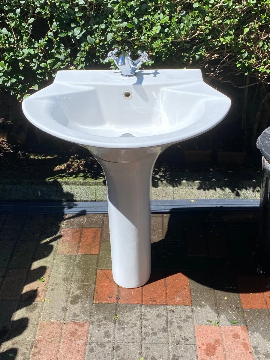 Bathroom wash hand basin - Image 2