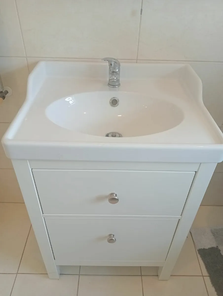 Bathroom vanity unit and sink - Image 1