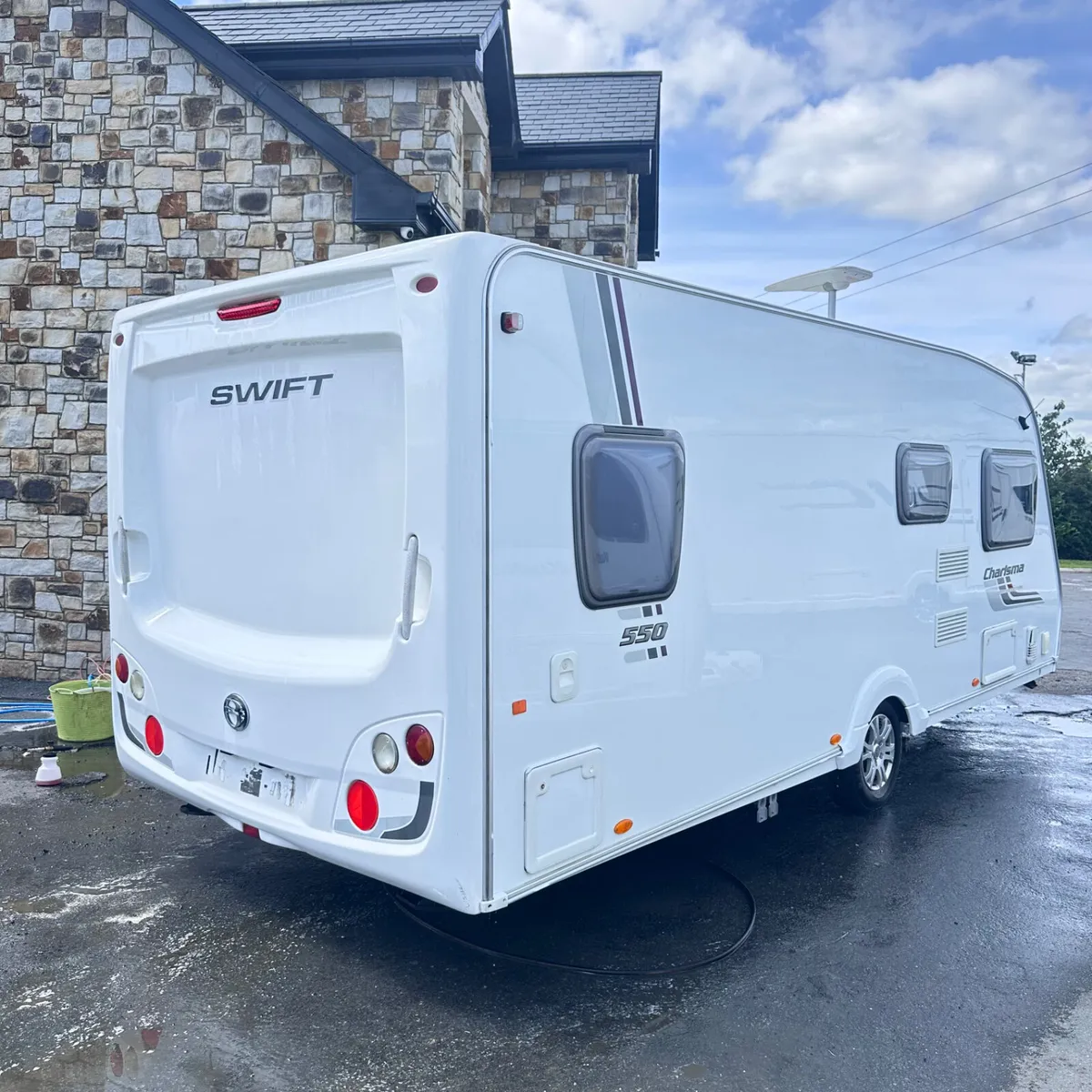 ✨STUNNING SWIFT CHARISMA 4 BERTH FIXED BED✨ - Image 2