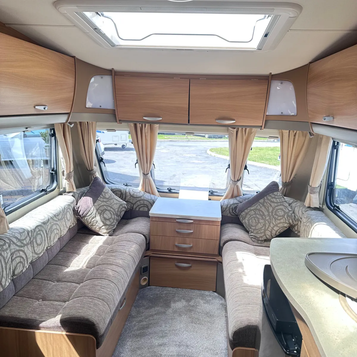 ✨STUNNING SWIFT CHARISMA 4 BERTH FIXED BED✨ - Image 4