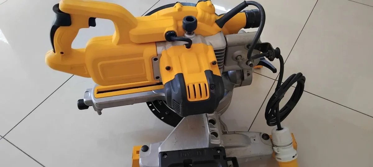 Dewalt DWS774-LX Slide Mitre Saw 110v - Image 4