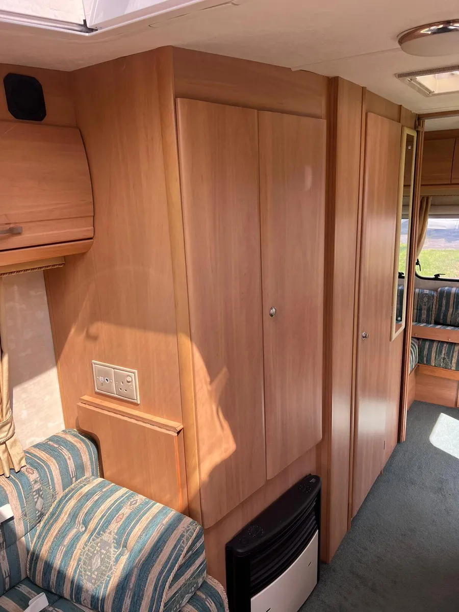 ✨STUNNING SWIFT BLAKEMERE 5 BERTH✨ - Image 4