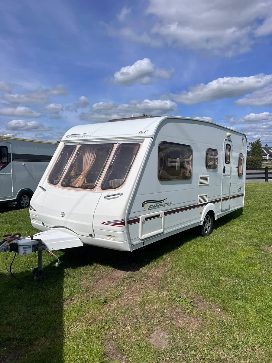 ✨STUNNING SWIFT BLAKEMERE 5 BERTH✨ - Image 1
