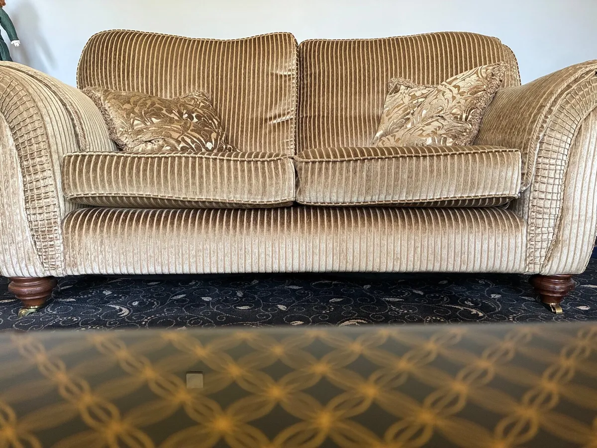 HOTEL QUALITY LIVING ROOM FURNITURE - Image 1