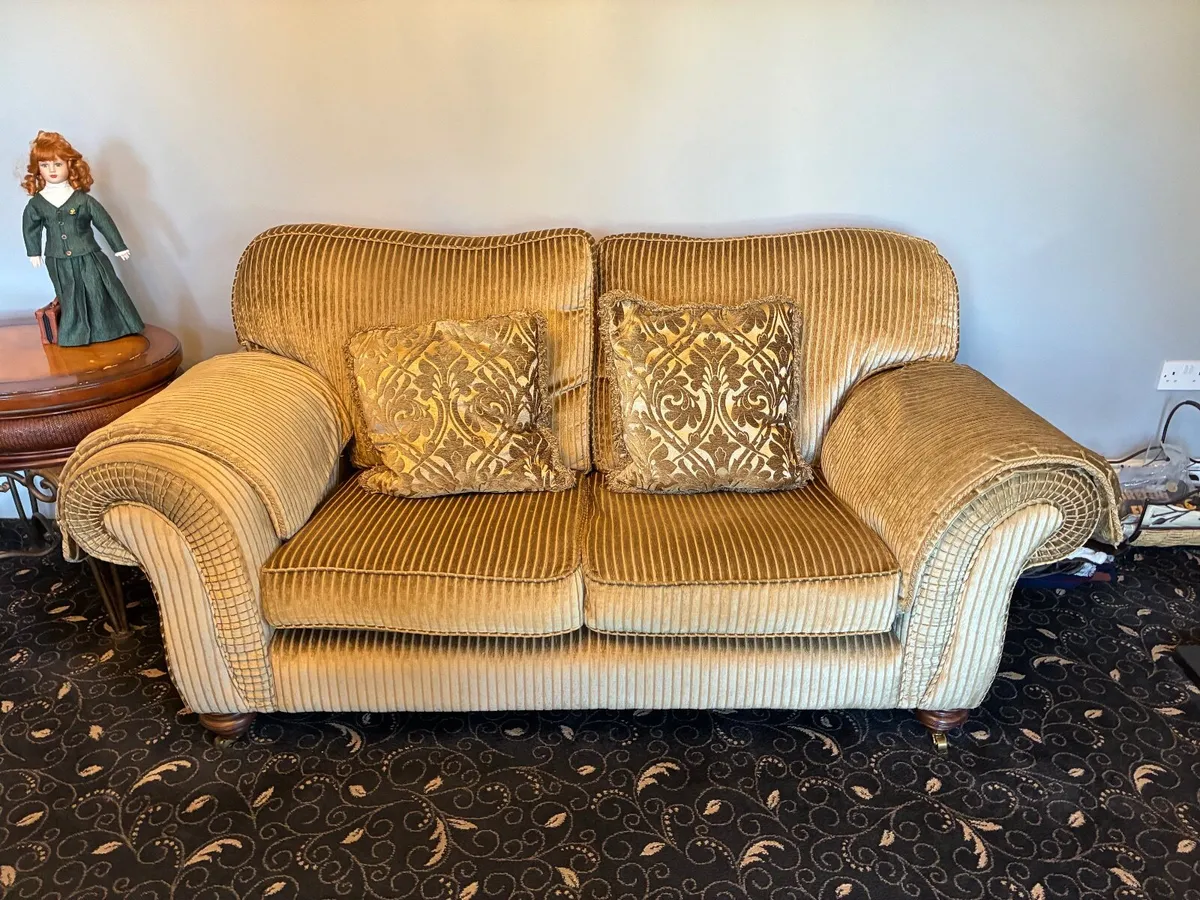 HOTEL QUALITY LIVING ROOM FURNITURE - Image 2
