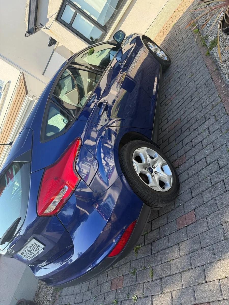 2015 (152) Blue Ford Focus - Image 4