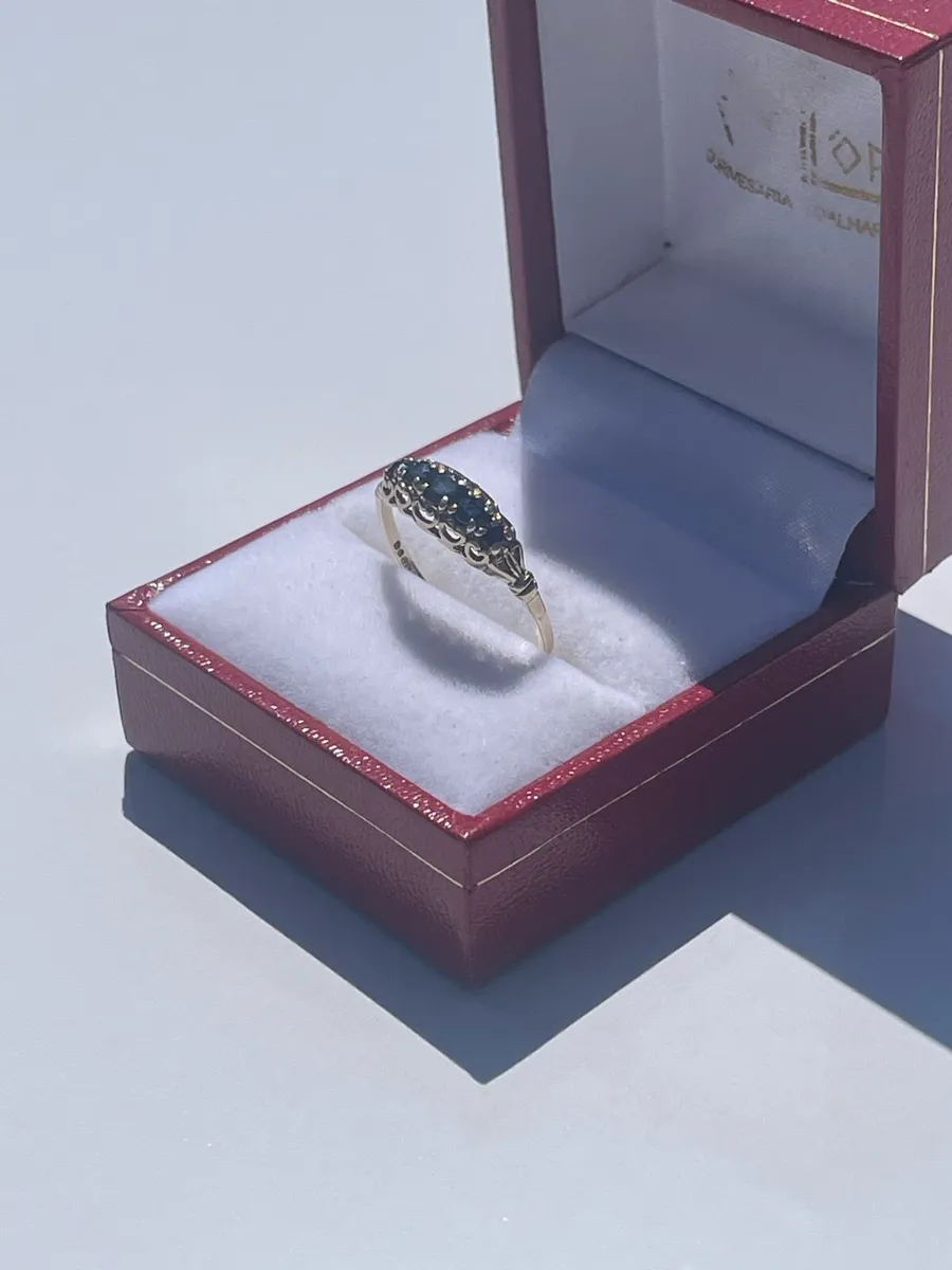 Vintage 9ct Gold and Sapphire Ring - Image 2