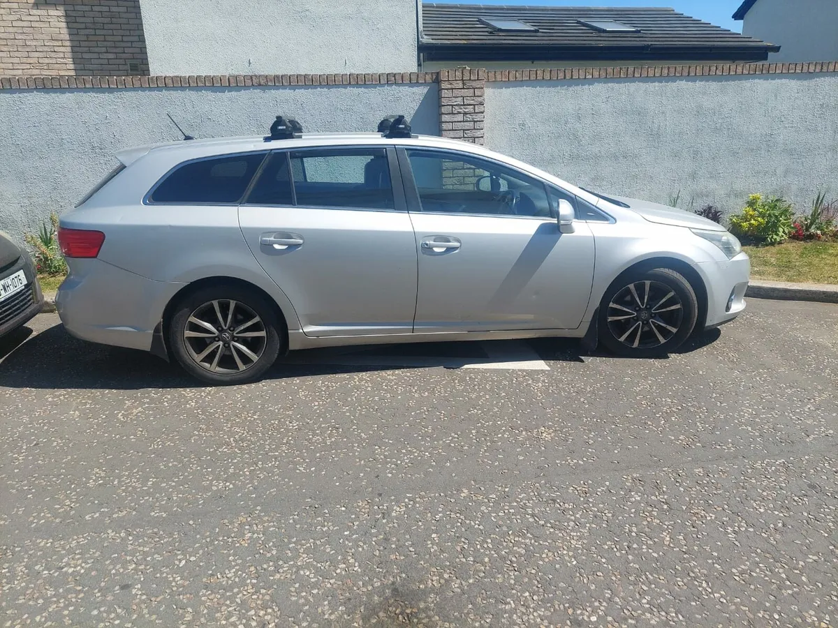 2012 Toyota Avensis - Image 1