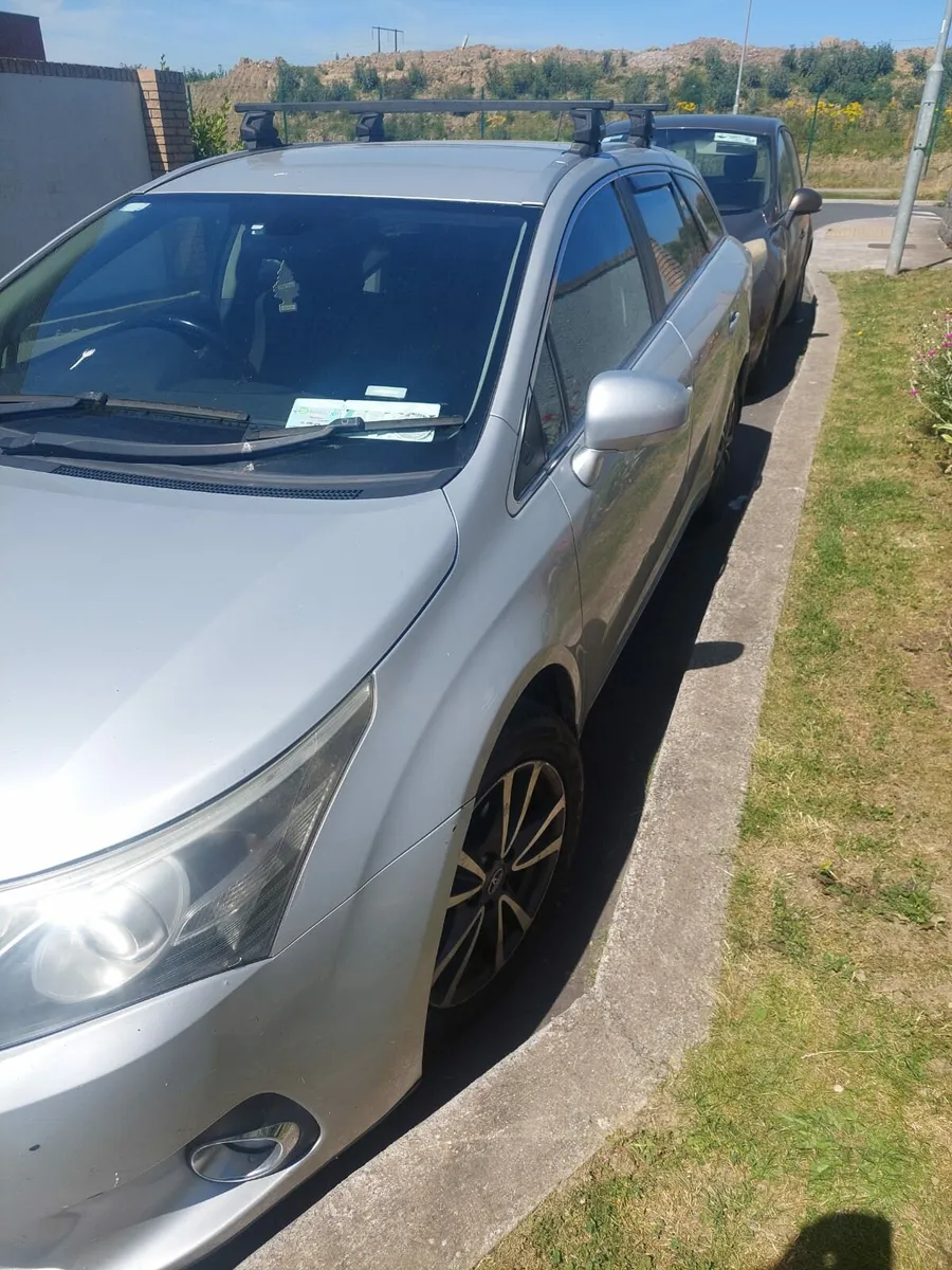 2012 Toyota Avensis - Image 2