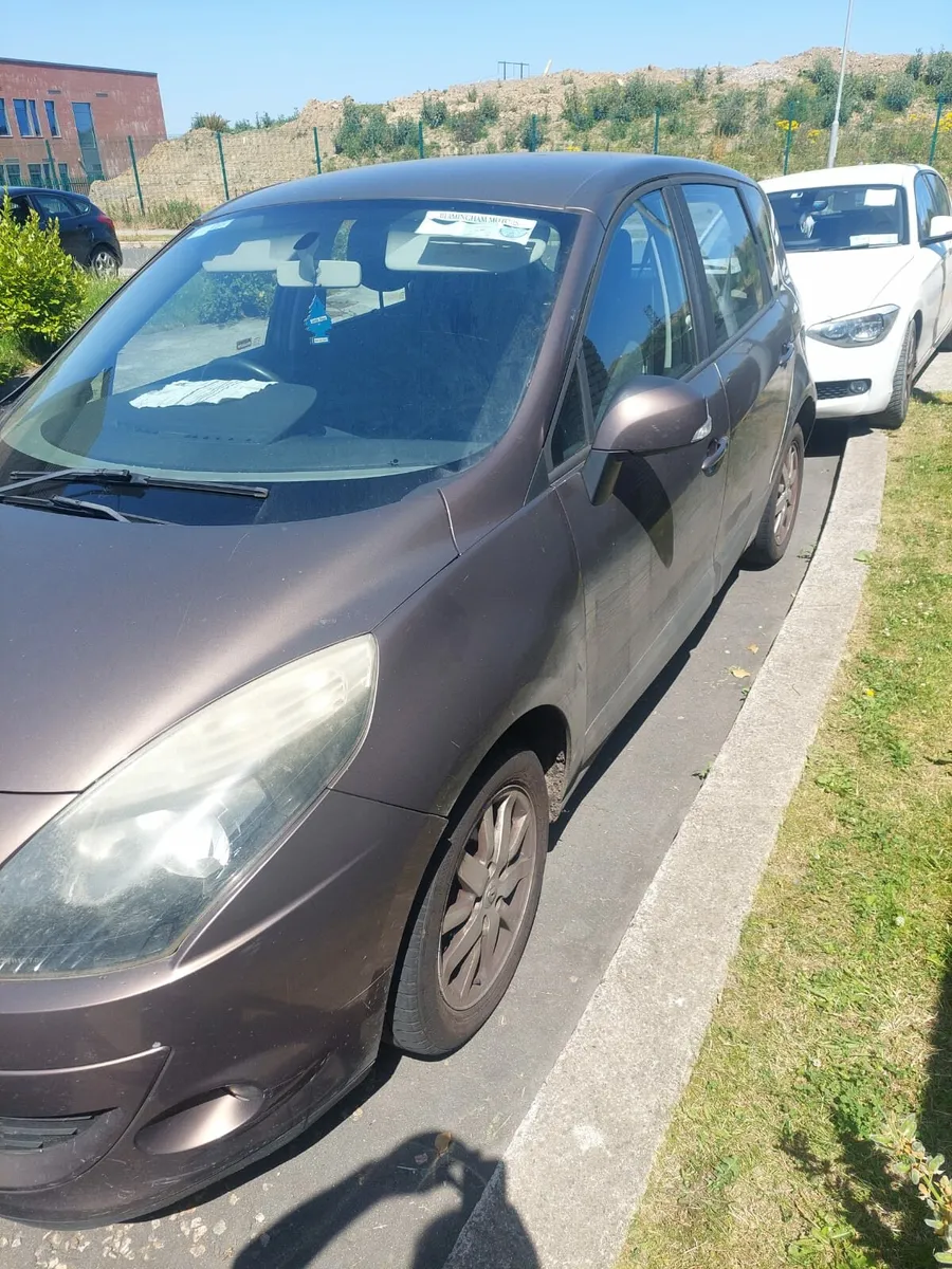 2010 Renault Scenic - Image 2