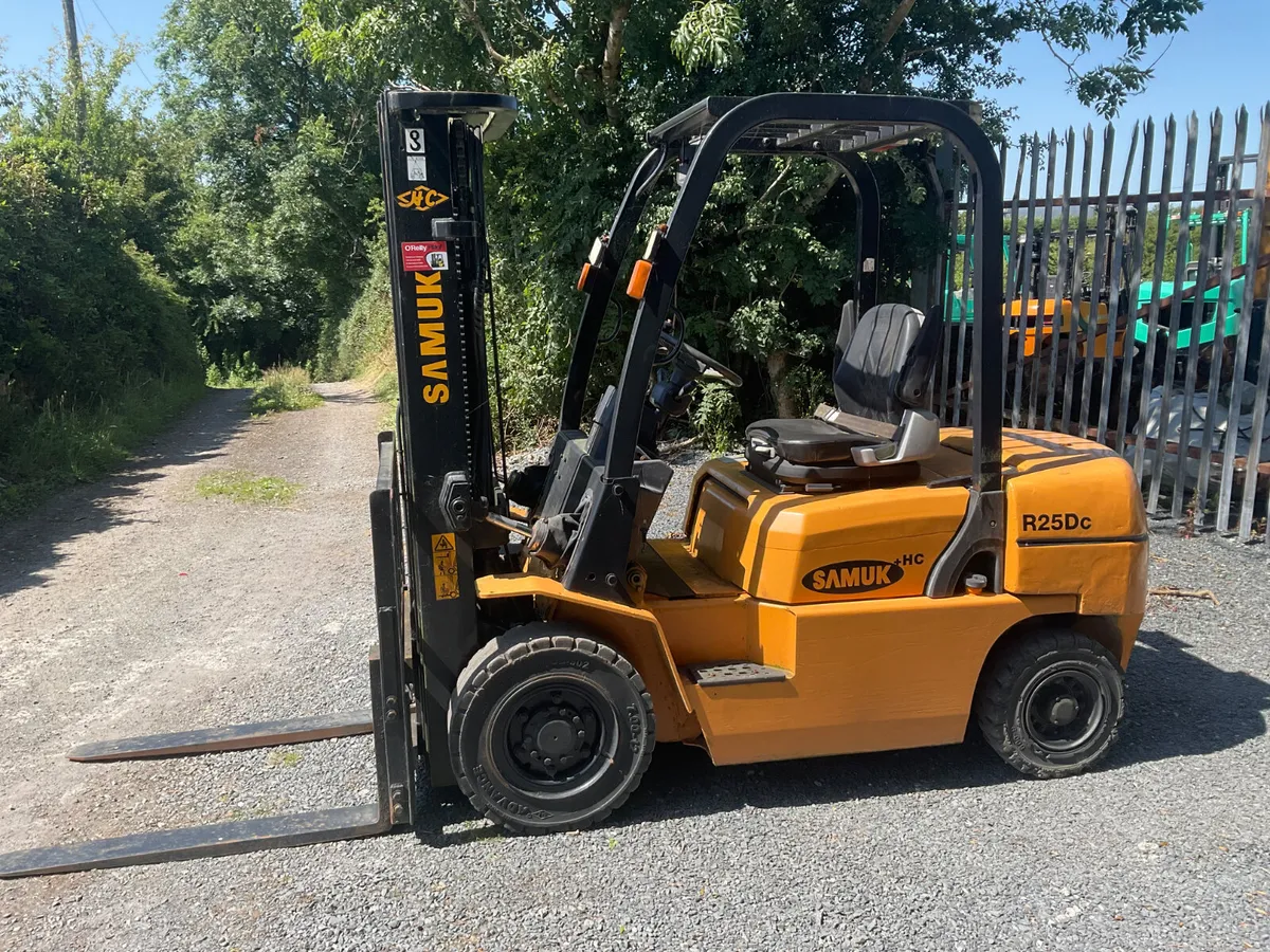 FORKLIFT - Image 1