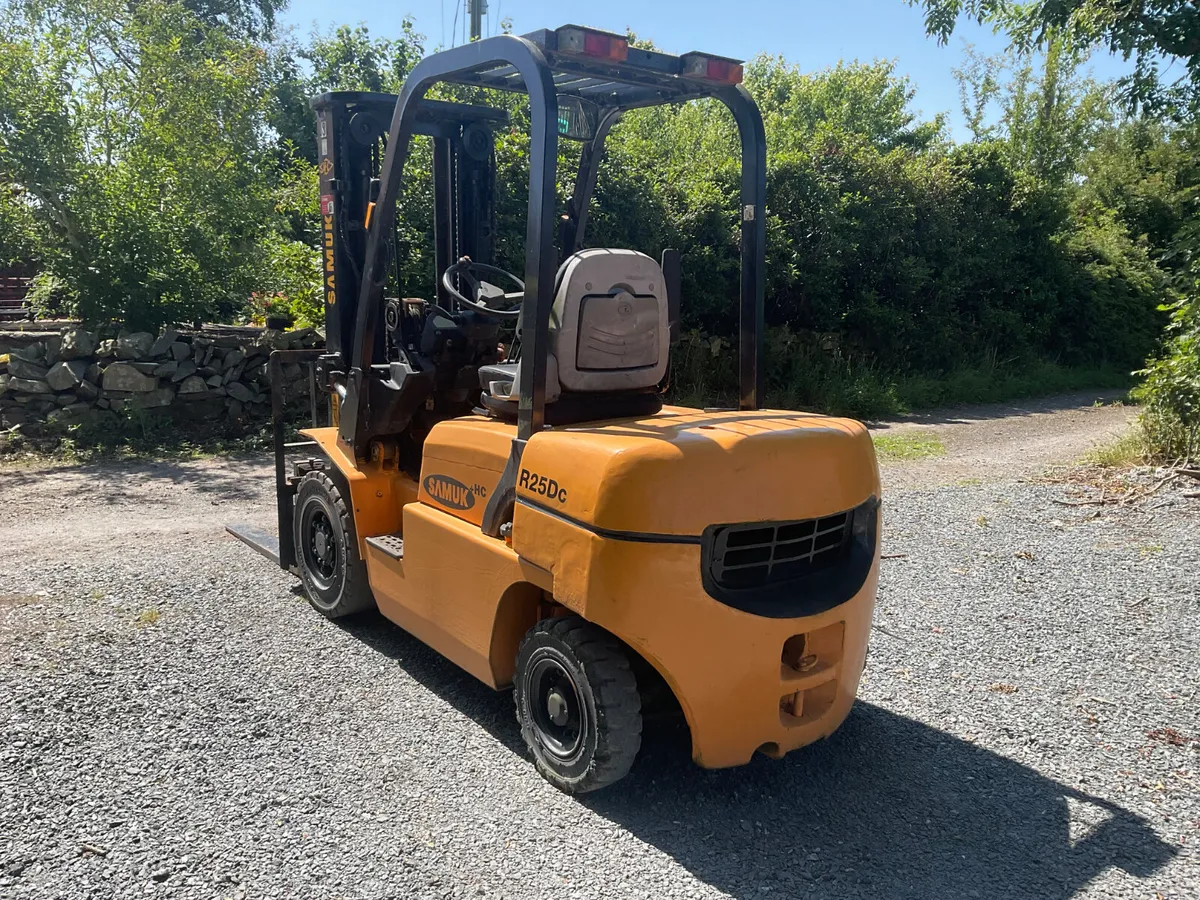 FORKLIFT - Image 2
