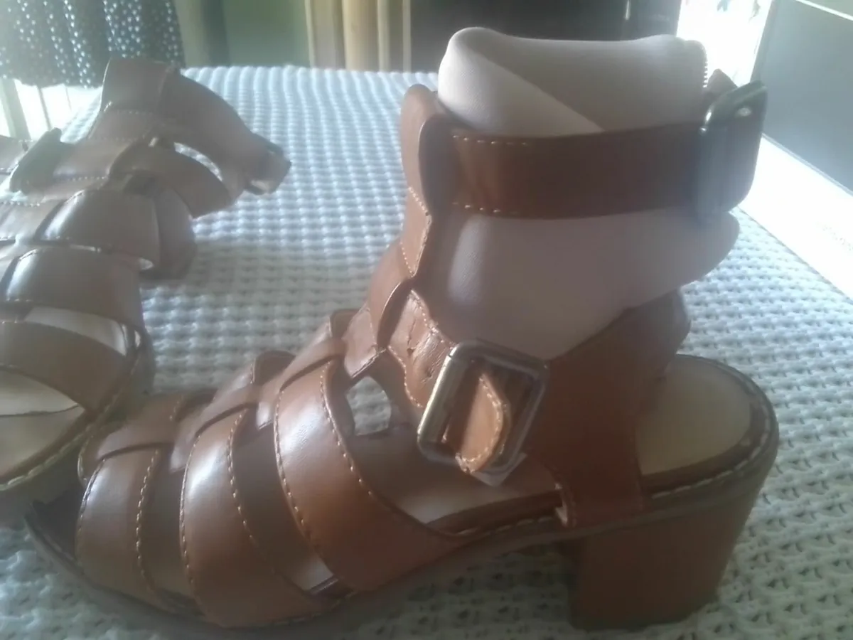 TAN LEATHER STRAPPY CASUAL GRACELAND SANDALS 6 - Image 4