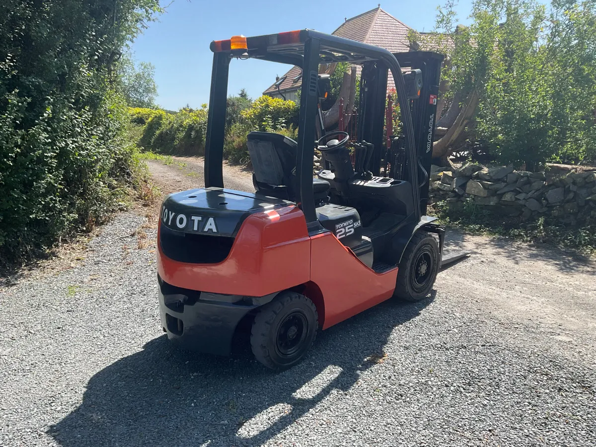 FORKLIFT - Image 4