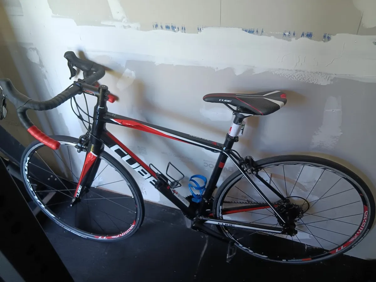 Road bike - Image 1