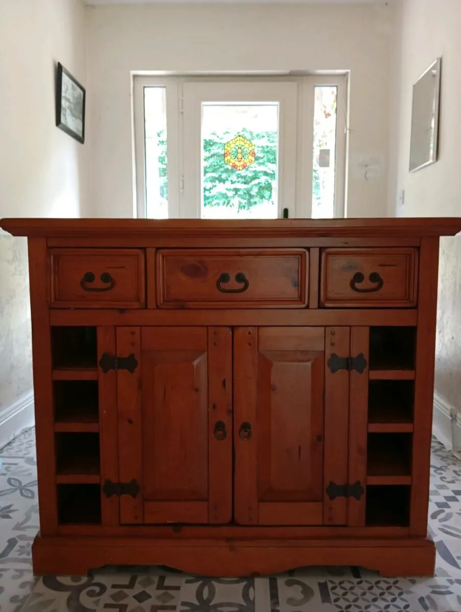 Sideboard/wine rack