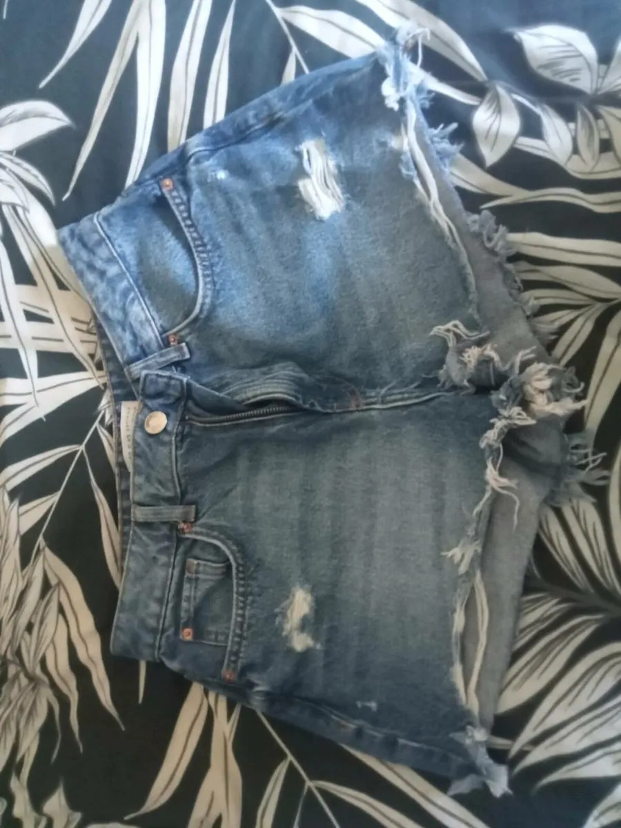 Ladies denim shorts size 10 - Image 1