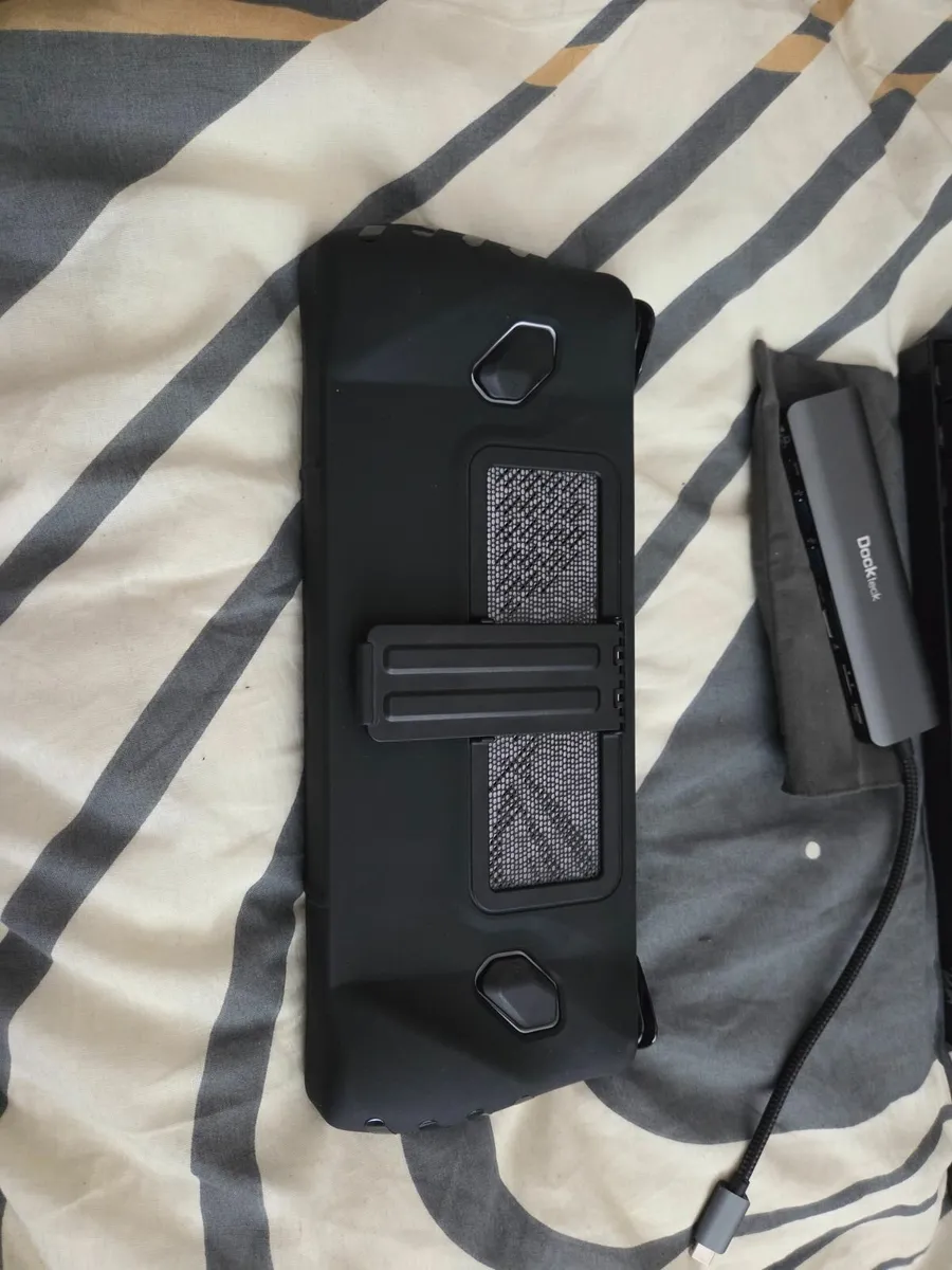 ASUS Rog Ally Z1 Extreme Bundle - Image 4