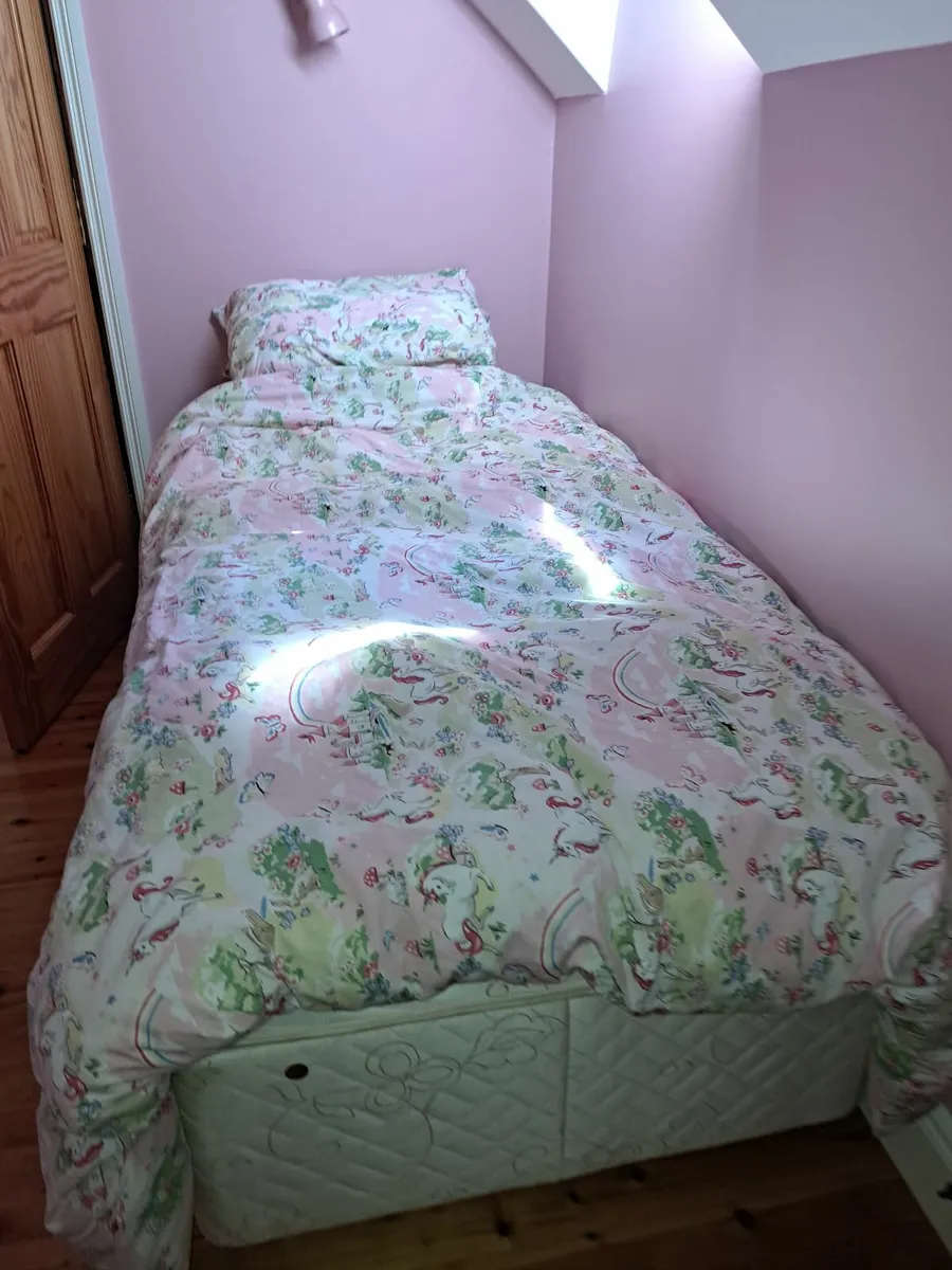 Single bed with storage drawers - Image 1