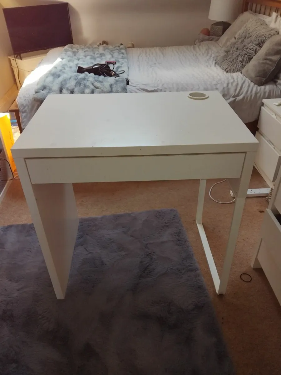Desk - Image 1