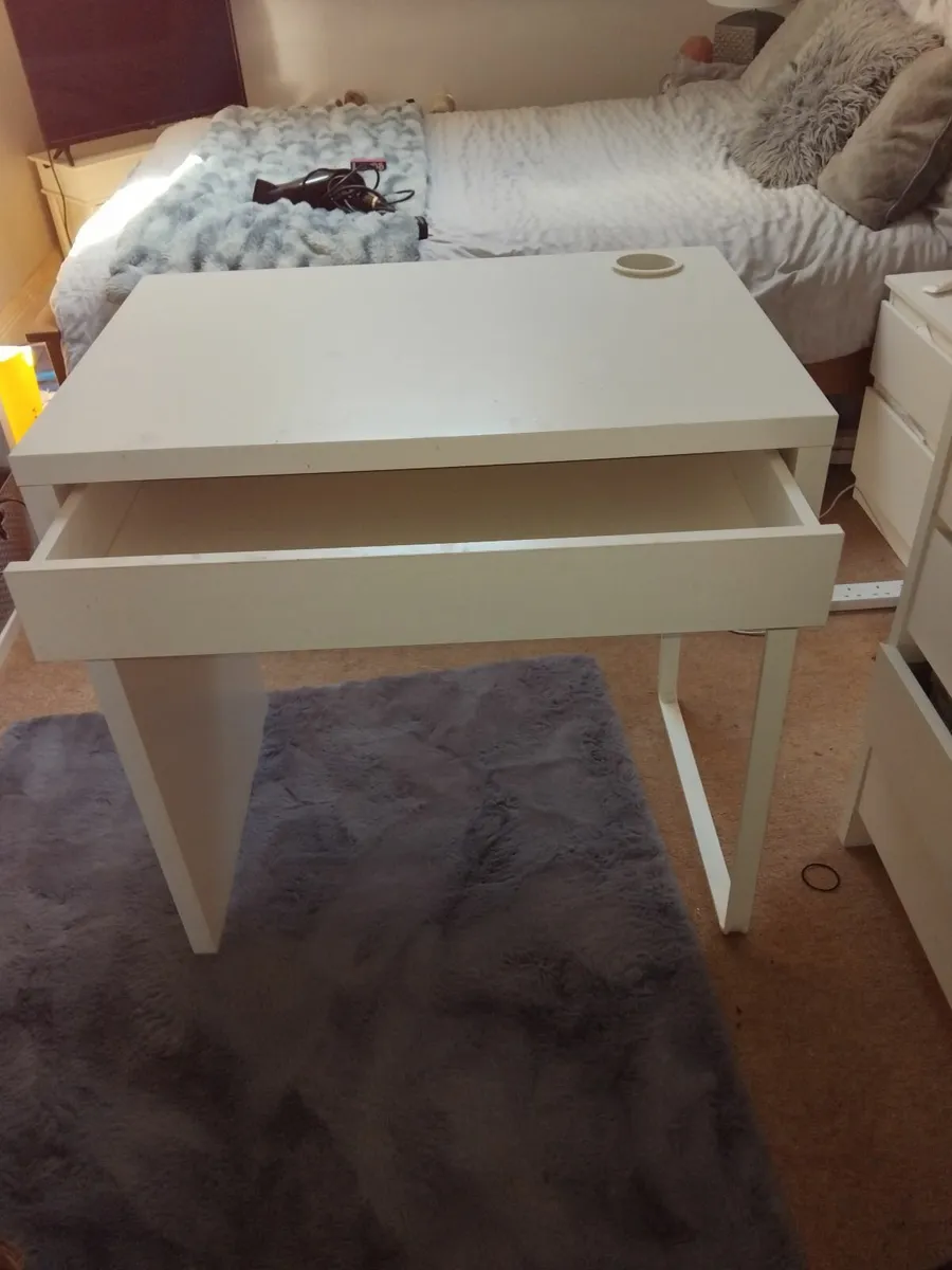 Desk - Image 2