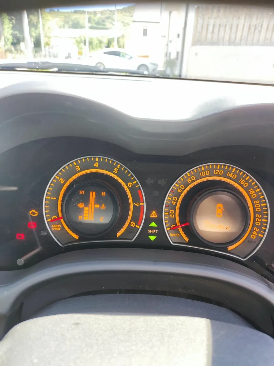 Toyota Corolla 2010 - Image 2