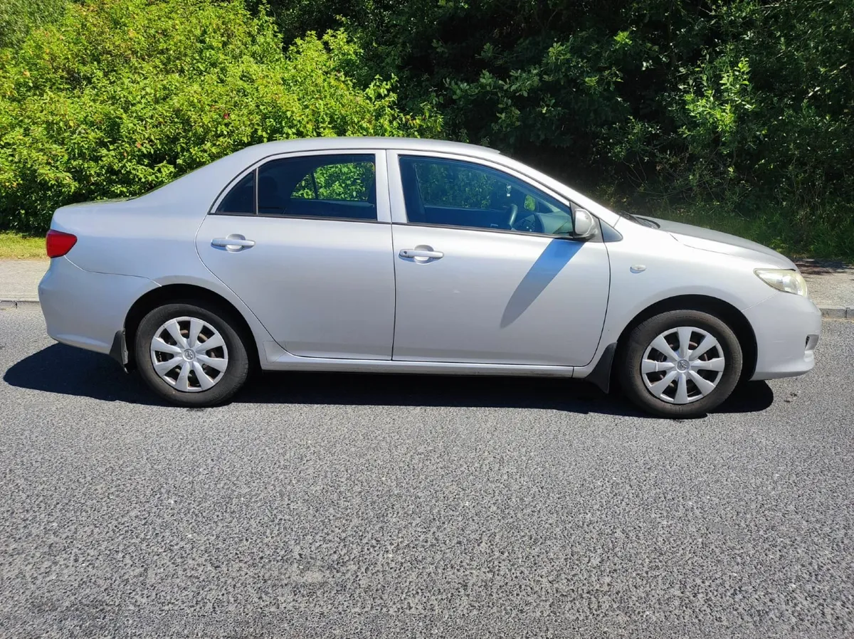 Toyota Corolla 2010 - Image 1