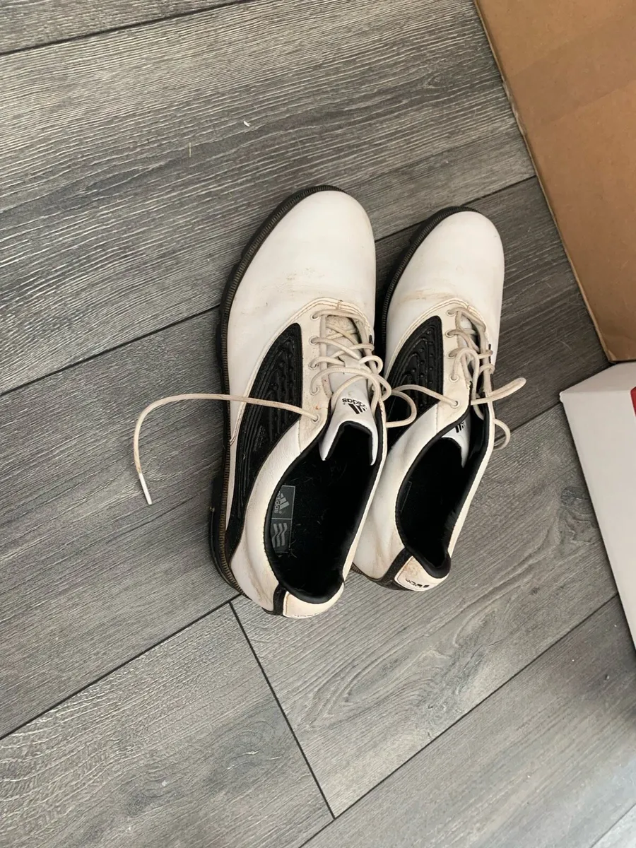 Golf shoes - Image 1