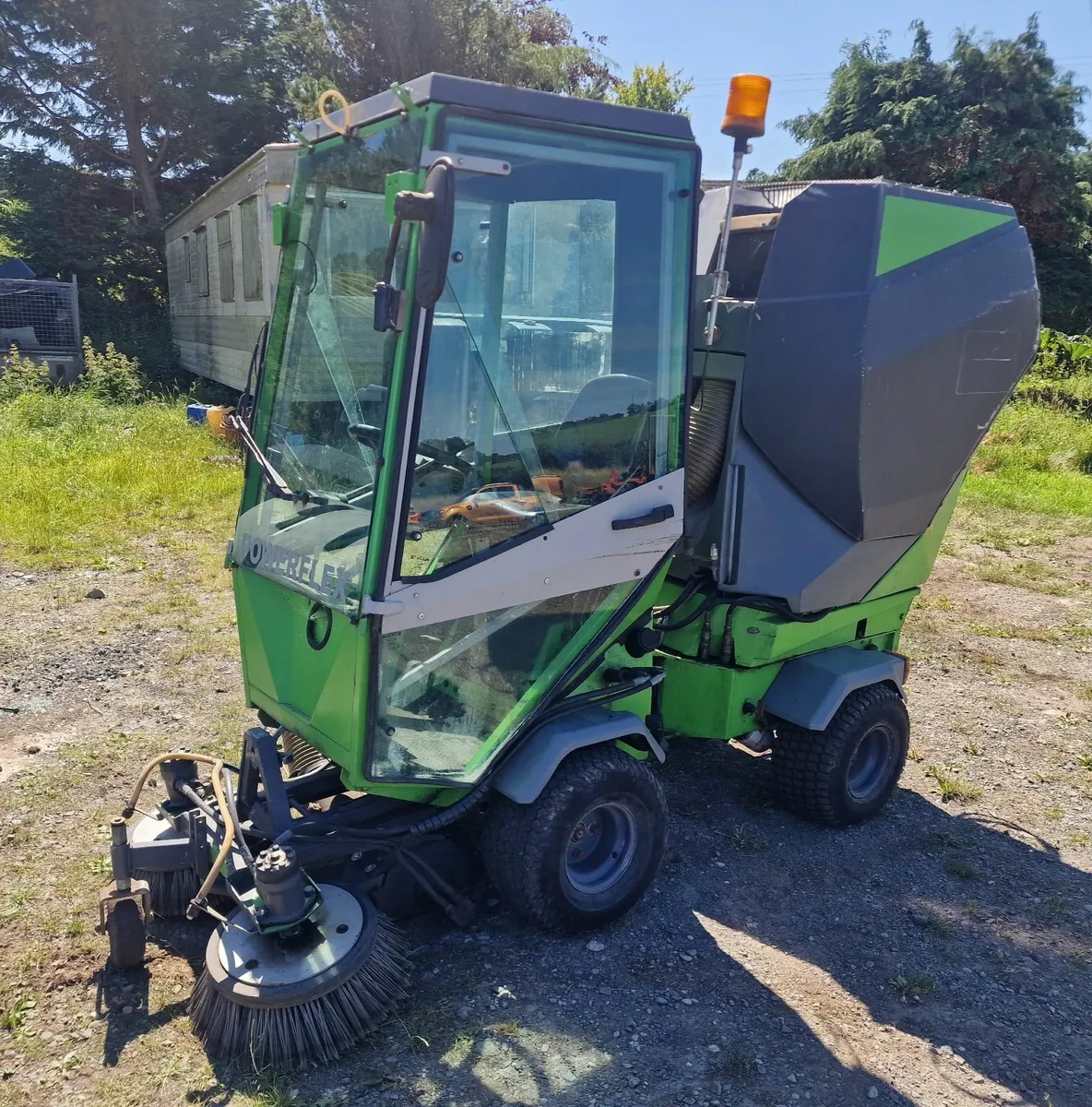 Mini diesel road sweeper roadsweeper no VAT - Image 2