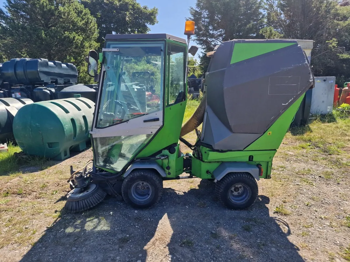 Mini diesel road sweeper roadsweeper no VAT - Image 3
