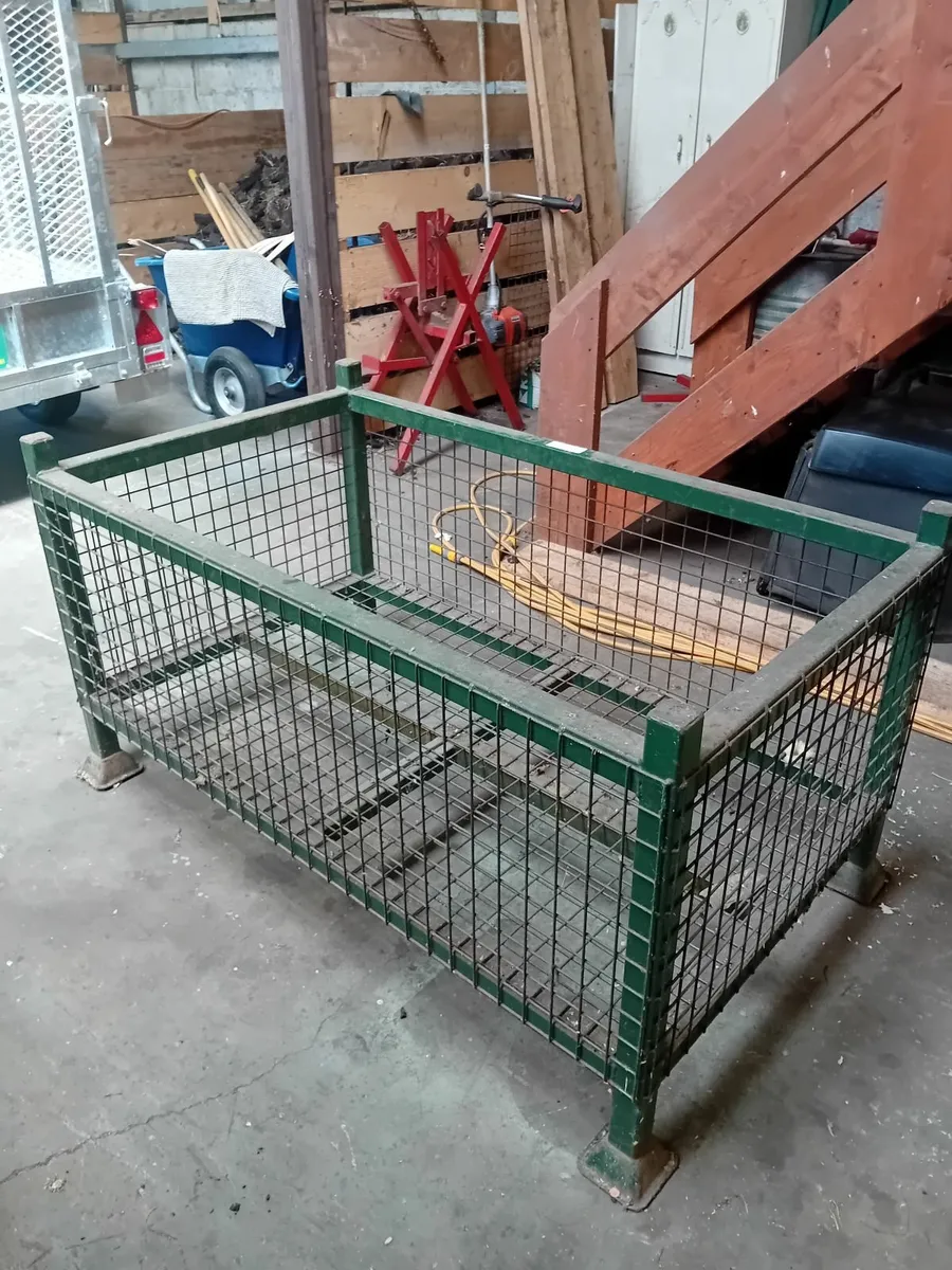 Storage basket/ castor wheels/pipe benders/mirror - Image 1