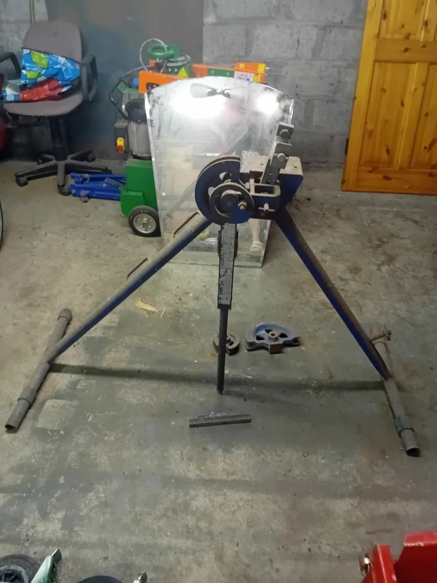 Storage basket/ castor wheels/pipe benders/mirror - Image 3