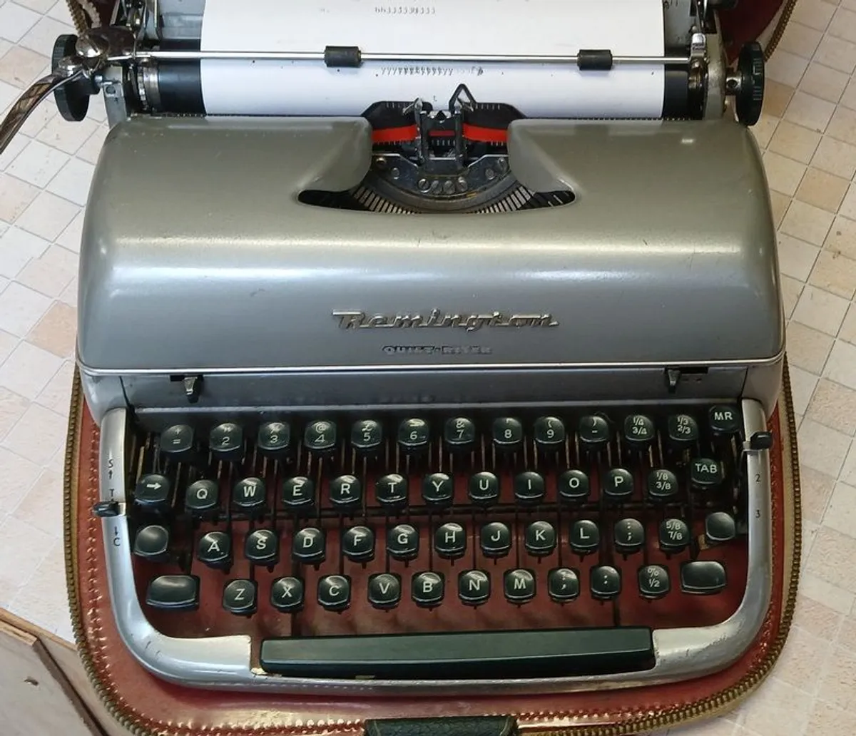 Remington Quiet-Riter Typewriter - Image 1