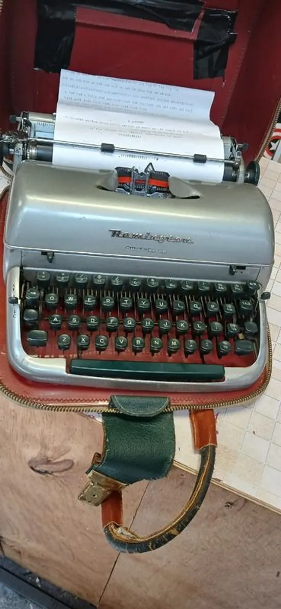 Remington Quiet-Riter Typewriter - Image 2