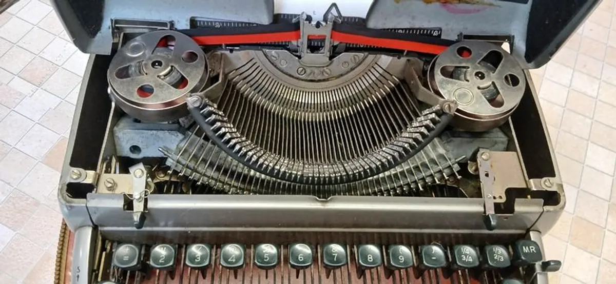Remington Quiet-Riter Typewriter - Image 3