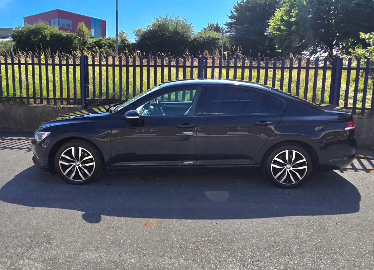 Volkswagen Passat 2016 - Image 3